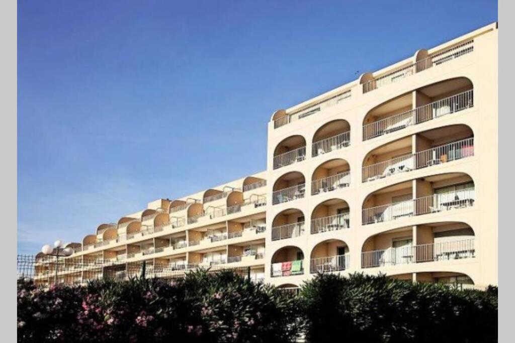 Escapade au port Hyères Exterior foto